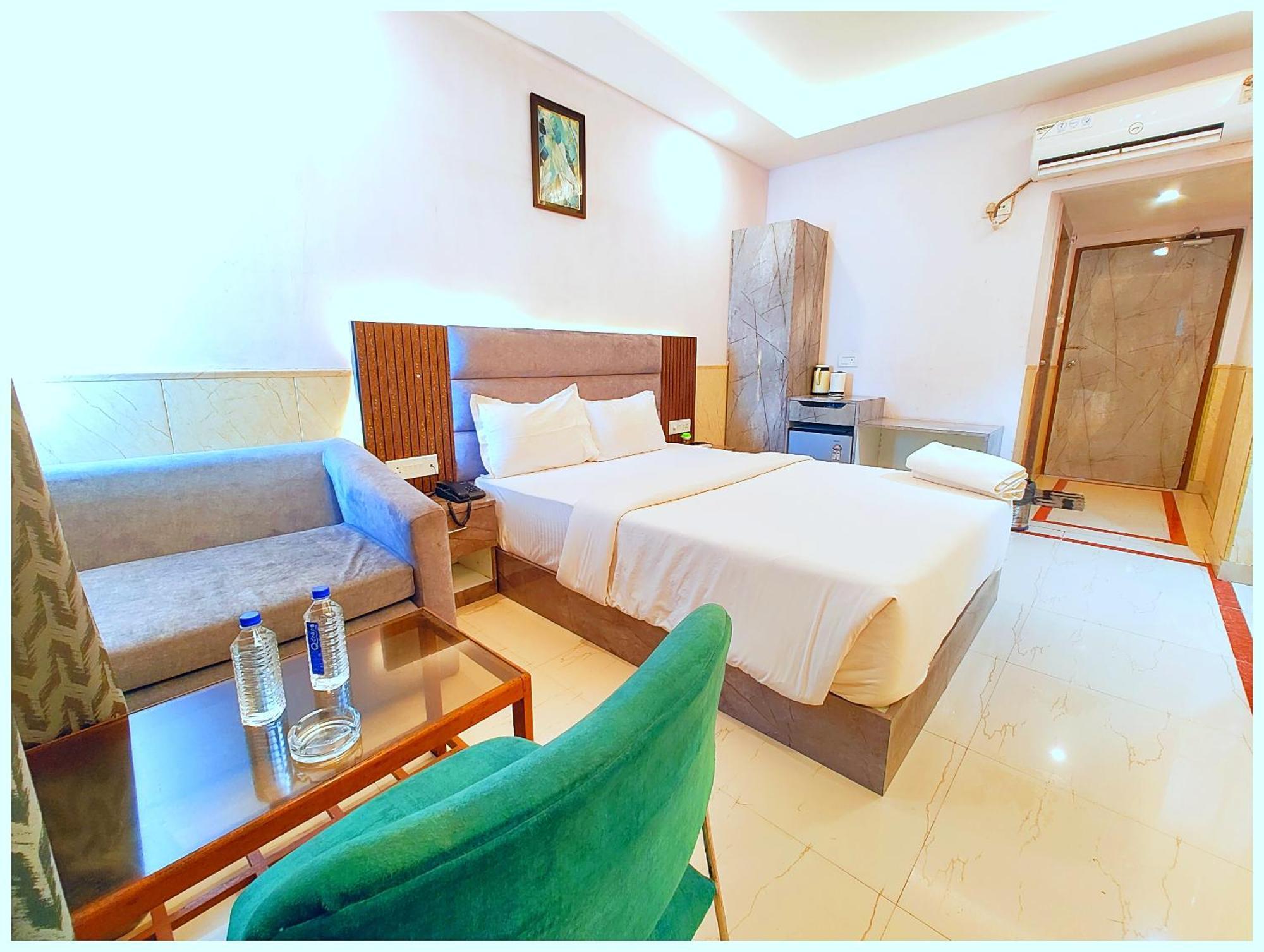 Puri Hotel D R E A M L A N D Near Sea Beach - - Restaurant & Parking Facilities - Prime Location With Luxury And Spacious Room - Book Now المظهر الخارجي الصورة